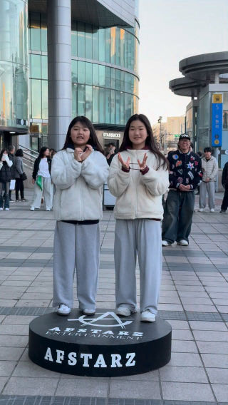 진짜 윤정아 윤정아 
 원조의 등장!
 캬 역시 다르다!
 게스트로 와준 두 친구 너무 고마오요^^
 
 #춤추는곰돌 #춤추는곰돌의랜덤댄스 #afstarz #challenge #왜요쌤