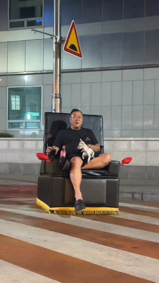 개레전드ㅋㅋㅋㅋㅋ아 존나웃기네 진짜 
 가게에서 별걸 다봤는데 진짜 1등이다ㅋ
 #대구 #교동 #쇼파