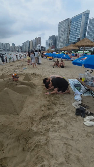 미안 엄마, 아들 철이 안드네🫠
Men never grow up