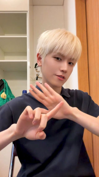 몰래 찍다 걸려서 not EZ

#BOYNEXTDOOR #보이넥스트도어 #BND
#RIWOO #리우